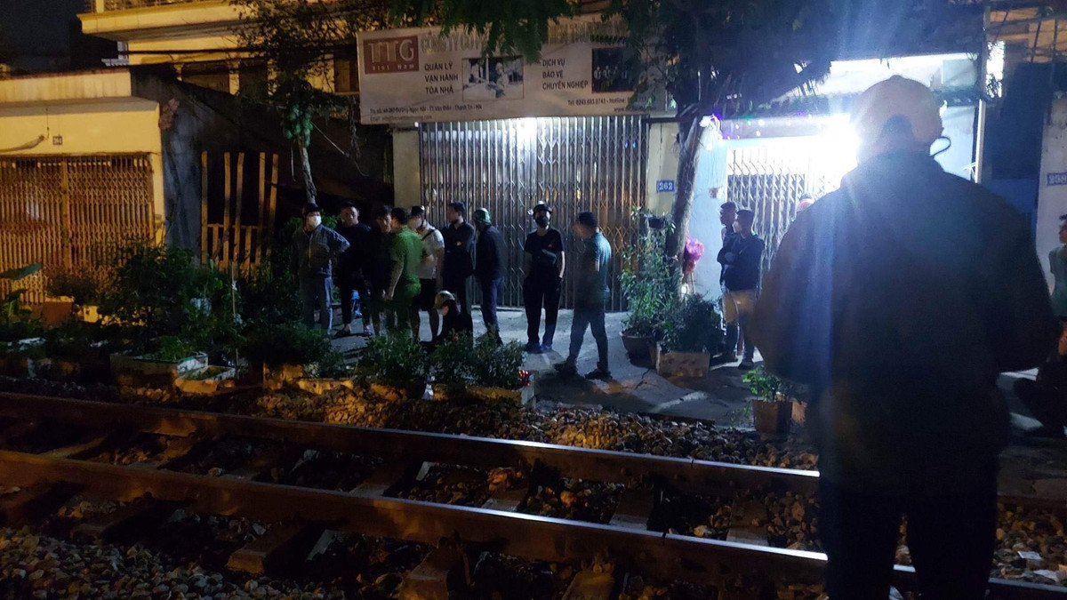 Co gai tre tu vong sau va cham voi tau hoa