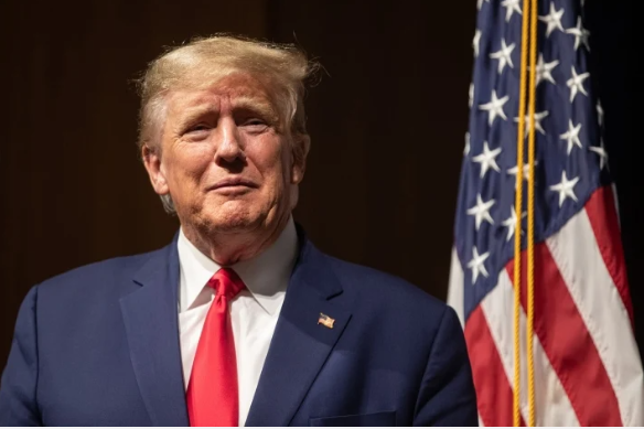 Ong Trump tuyen bo khong tu bo tranh cu tong thong 2024 du bi ket an