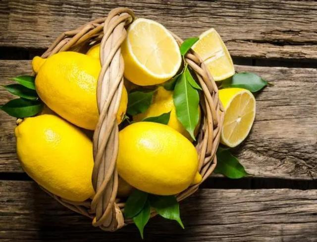 Dat qua chanh dau giuong truoc khi ngu, kinh ngac dieu xay ra