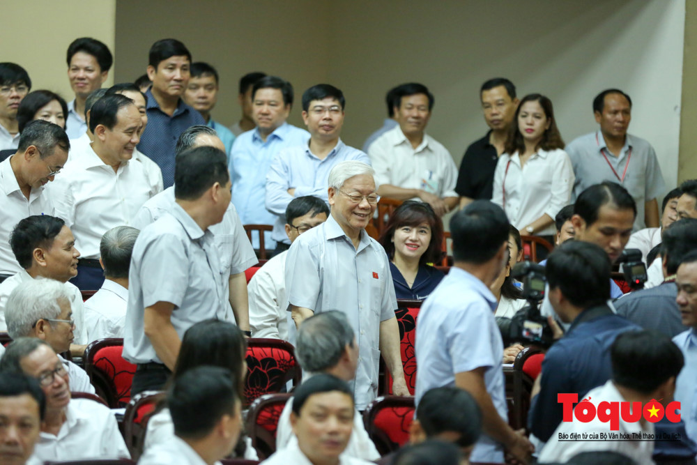 Đây là hoạt động thường xuyên được tiến hành trước hoặc sau mỗi kỳ họp Quốc hội. Hôm nay, Tổng Bí thư cùng đoàn đại biểu thực hiện tiếp xúc cử tri sau Kỳ họp thứ 5 Quốc hội khóa XIV vừa kết thúc hôm 15/6 nhằm báo cáo kết quả của kỳ họp.