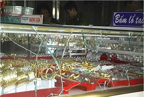 Cuop tiem vang vua bi bat da dao thoat duoc ngay