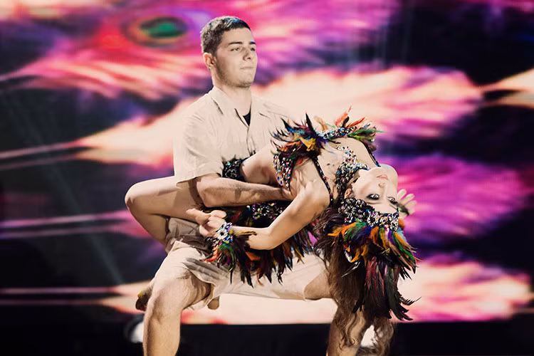 Mặc dù rất đau lưng và được bác sĩ khuyên không nên tham gia cuộc thi nhưng Jennifer Phạm cố gắng hoàn thành phần thi đầu tiên.