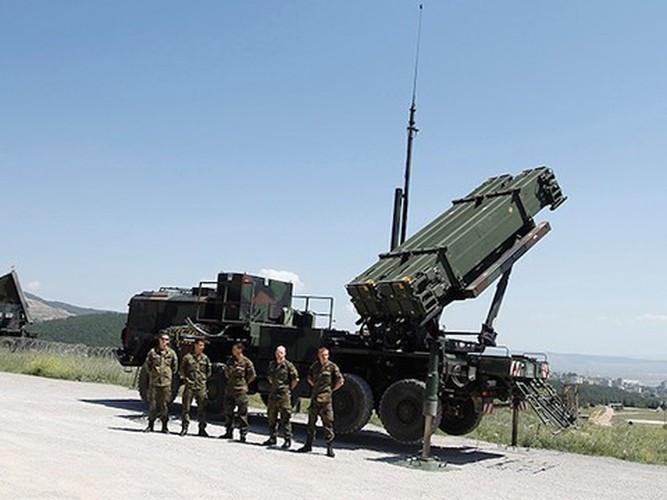 Điểm khác biệt đầu tiên so với biến thể PAC-2 trước đó là tên lửa. Quả đạn tên lửa của PAC-3 được trang bị động cơ thế hệ mới điều đó cho phép đường kính của đạn thu gọn hơn so với trước.