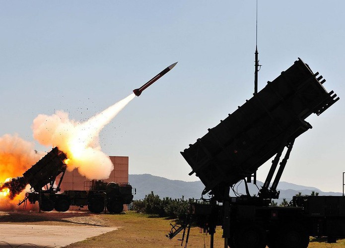 Một tính năng quan trọng khác của PAC-3 mà PAC-2 không có là, bổ sung đầu tự dẫn radar chủ động băng tần Ka cho việc khóa mục tiêu ở giai đoạn cuối.