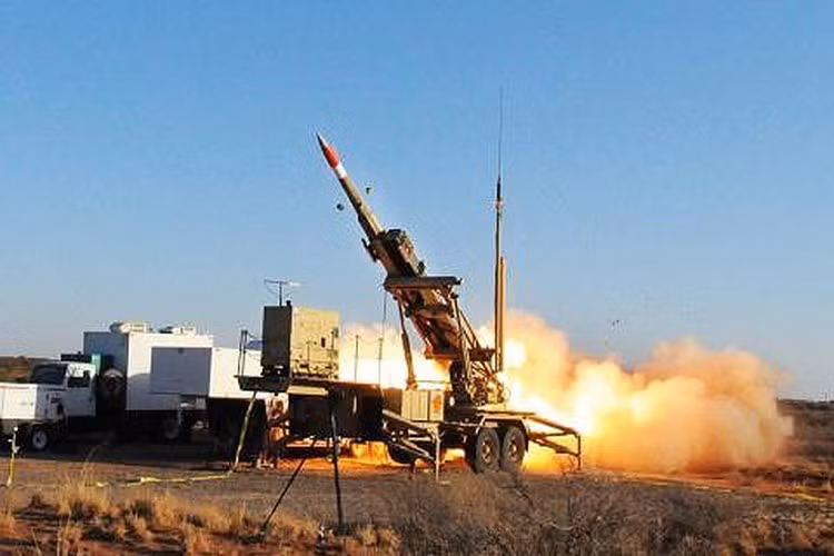 Hệ thống tên lửa chống tên lửa đạn đạo PAC (Patriot Advanced Capability), gọi tắt là Patriot, được Mỹ phát triển để thay thế hệ thống Nike Hercules (là hệ thống phòng không tầm trung và tầm cao của Lầu Năm Góc) và thay thế hệ thống MIM - 23 Hawk (hệ thống phòng không chiến thuật tầm trung của quân đội Mỹ).