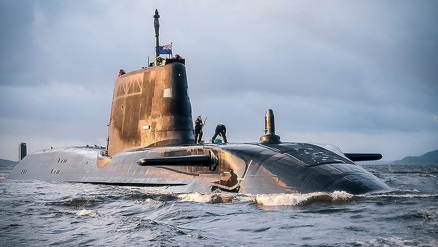 "Astute là lớp tàu ngầm tiên tiến của hải quân hoàng gia, chúng là phương tiện tấn công đáng sợ và đủ khả năng hủy diệt Iran, có một vài tàu ngầm loại này liên tục làm nhiệm vụ trong khu vực để sẵn sàng cho tình huống xấu nhất".