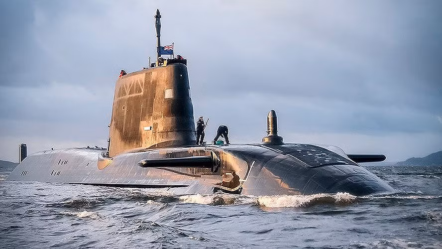 "Astute là lớp tàu ngầm tiên tiến của hải quân hoàng gia, chúng là phương tiện tấn công đáng sợ và đủ khả năng hủy diệt Iran, có một vài tàu ngầm loại này liên tục làm nhiệm vụ trong khu vực để sẵn sàng cho tình huống xấu nhất".