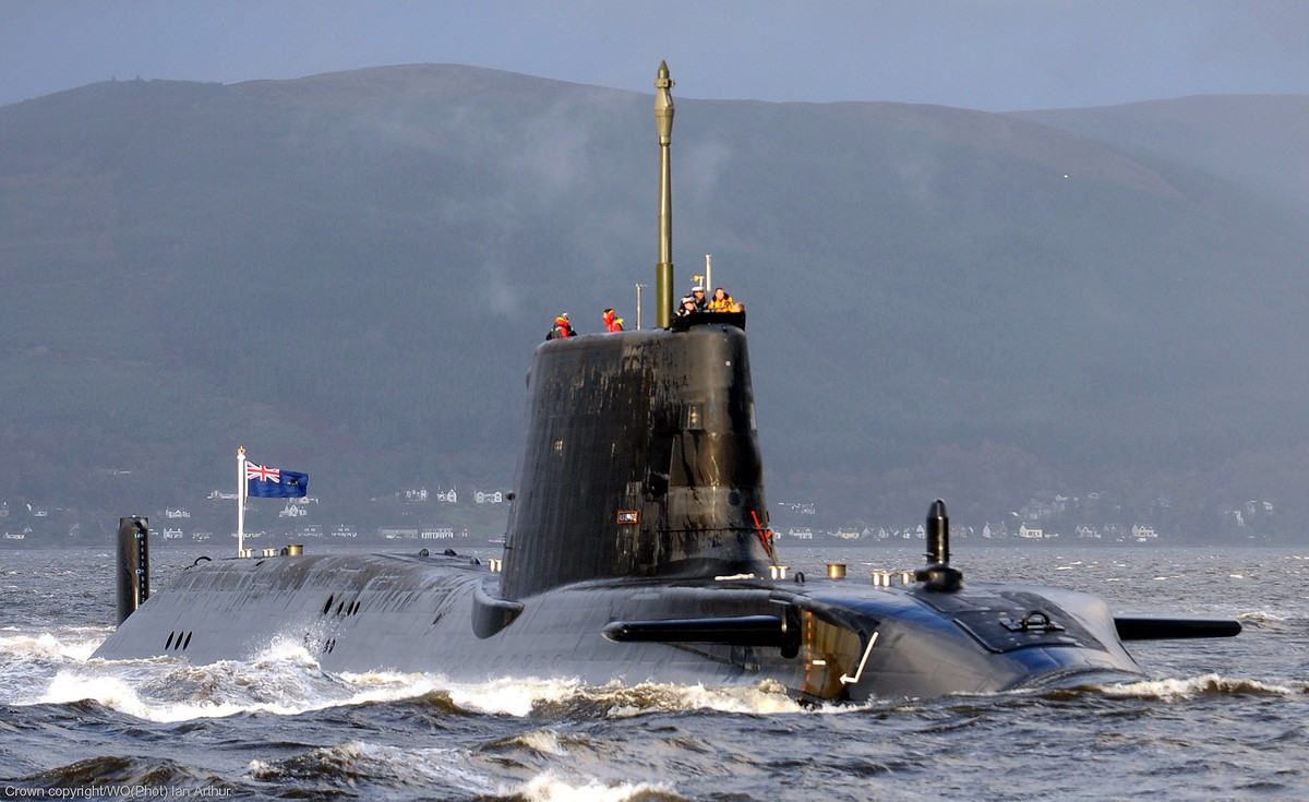 "Tên lửa hành trình Tomahawk mà tàu ngầm mang theo có độ cao hành trình chỉ hơn 10 m, mang theo đầu đạn trọng lượng 500 kg có khả năng phá hủy tòa nhà”.