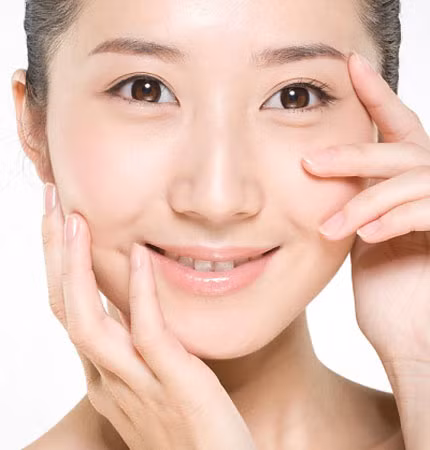  Hạn chế bong da. Khi bị bong da, nứt lớp biểu bì, sứt da đầu móng tay, bạn chỉ cần thoa dầu dừa lên vùng da đó. Ngoài ra, dầu dừa còn giúp móng tay mọc nhanh hơn. 