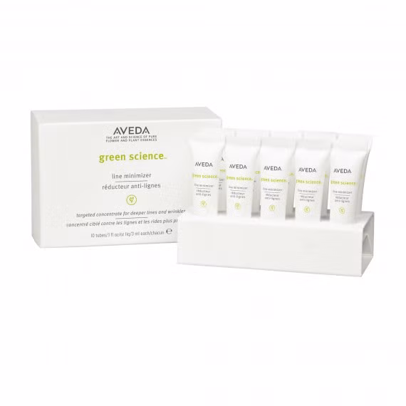 Kem dưỡng đêm Aveda Green Science Line Minimizer. Đây là một loại huyết thanh chứa tinh chất xương rồng, protein, tinh dầu argan và peptide có tác dụng xóa mờ nếp nhăn.