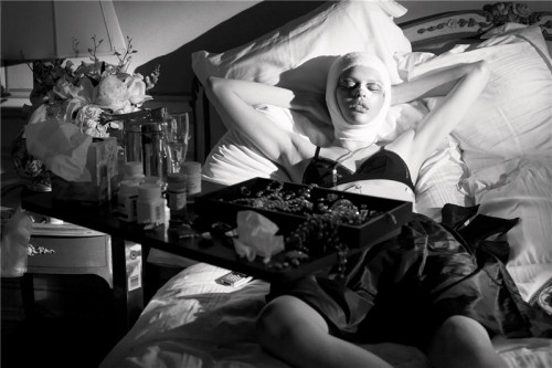 Chỉ vì ám ảnh sắc đẹp, phái đẹp chịu đựng những cơn đau đớn dày vò họ ngay cả trong giấc ngủ.