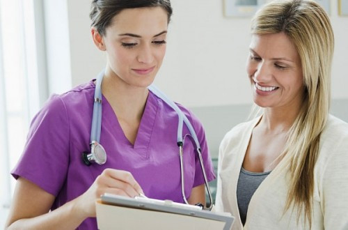  Tuổi mang thai. Những bà mẹ lớn tuổi mang thai có nguy cơ sinh con mắc hội chứng Down. 