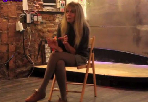 Cụ già giữ sắc đẹp trong 20 năm nhờ uống nước tiểu. Cụ cho biết nhờ uống nước tiểu mà cụ có vóc dáng mảnh mai và thân hình trẻ trung như hiện tại. Cụ cũng không cần phải đi khám bác sỹ hơn một thập kỷ nay.