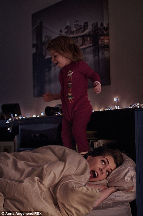 Quậy tưng bừng trước khi ngủ.