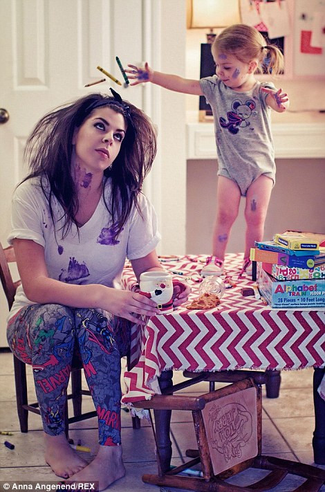 Khi con thực hành tập vẽ.