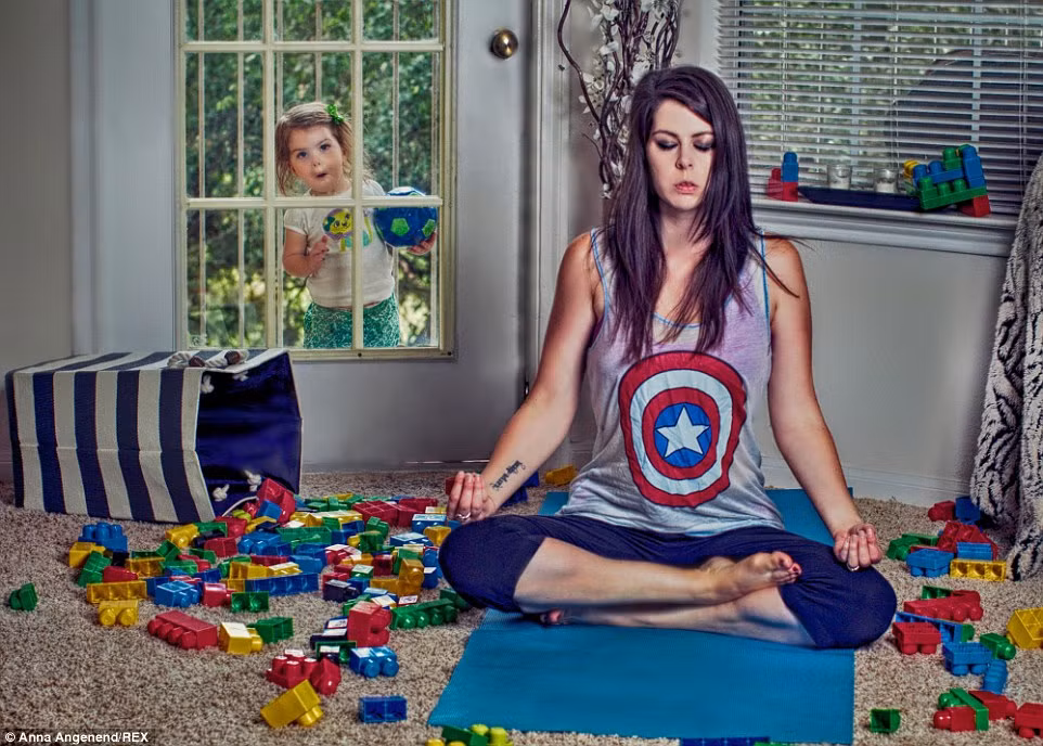 Cô chia sẻ bản thân luôn hy vọng những bà mẹ khác khi xem qua tác phẩm của mình có thể mỉm cười hạnh phúc khi nhớ lại một trong những quãng thời gian “mệt nhưng vui” nhất cuộc đời làm mẹ, đồng thời hiểu được rằng, có con cái, họ không bao giờ cô đơn.