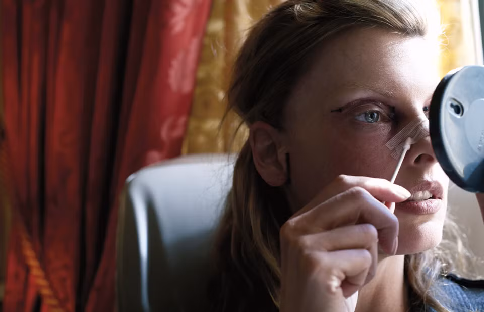 Nâng mũi và cắt mí mắt chính là ít trong những phẫu thuật có khả năng để lại di chứng thấp.