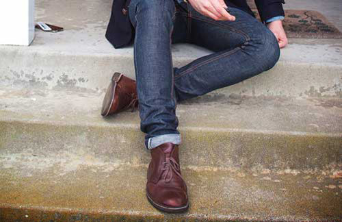  Mặc đồ lót quá chật. Việc mặc quần áo nói chung và mặc quần lót quá chật ở nam giới nói riêng sẽ gây ra nhiều hậu quả nặng nề. Đầu tiên, đó là việc gây cảm giác không thoải mái. Sự bó ép quá mức sẽ làm cơ quan quan trọng của bạn bị cản trở lưu thông về huyết mạch tới "cậu nhỏ". 