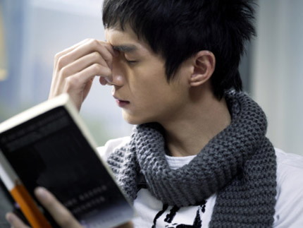  Căng thẳng, trầm cảm có thể làm rối loạn sự hoạt động của hệ thần kinh, bao gồm cả rối loạn cương dương. Theo nghiên cứu chỉ ra rằng, khoảng 20% các trường hợp rối loạn cương dương xuất phát từ nguyên nhân tâm lý (tức lo âu, trầm cảm). 