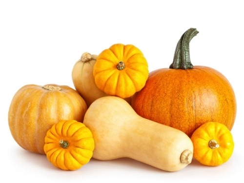 Bí đỏ: Bí đỏ có chứa các chất chống oxy hóa, là một thành phần rất hoàn hảo trong việc trị mụn và vết thâm trên mặt, loại bỏ bụi bẩn và các yếu tố có hại khác từ bề mặt da và lỗ chân lông. Để tạo nên loại mặt nạ này hãy trộn 4 -5 thìa bí đỏ nghiền nhuyễn với 1 quả trứng, bạn có thể thêm một ít sữa tươi vào. Bôi lên mặt sau 15 – 20 phút thì rửa sạch bằng nước ấm.