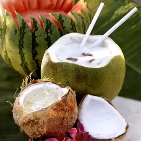 Sinh tố dừa. Dừa là loại quả chứa đầy chất béo và giàu calo, vì thế dừa sẽ được nằm trong danh sách các thực phẩm khiến bạn lên cân đều nhất.