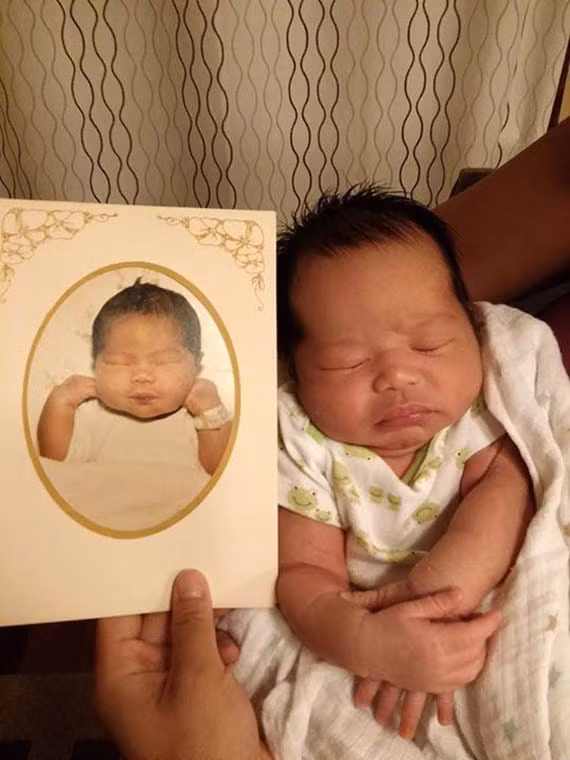  Bức ảnh sơ sinh của mẹ (ảnh bé) và ảnh chụp lúc 10 ngày tuổi của con. 
