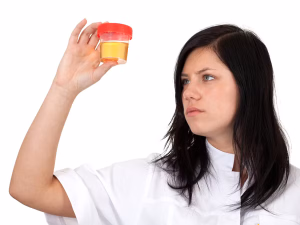  Uống nước tiểu chống lão hóa. Trong nhiều nền văn hóa trên thế giới lan truyền kinh nghiệm uống nước tiểu giúp ngăn ngừa lão hóa, tăng cường sức khỏe. Liệu đến năm 2015, có ai dám thử phương pháp này để làm đẹp. 