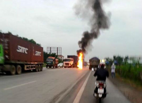 Những vụ tai nạn giao thông thảm khốc tuần qua (18-23/5/2015) - Hình 11 Nhung vu tai nan giao thong tham khoc tuan qua (18-23/5/2015)-Hinh-11