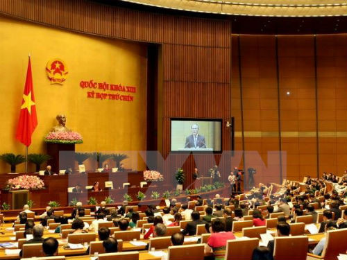 2. Khai mạc trọng thể Kỳ họp thứ chín Quốc hội Khóa XIII 9h sáng 20/5, tại Hội trường Diên Hồng - Nhà Quốc hội, đặt tại trung tâm chính trị Ba Đình - thủ đô Hà Nội, Quốc hội Khóa XIII đã khai mạc trọng thể Kỳ họp thứ chín - Kỳ họp đầu tiên của năm 2015 với trọng tâm là công tác xây dựng pháp luật triển khai thi hành Hiến pháp 2013; giám sát, quyết định những vấn đề quan trọng về kinh tế-xã hội của đất nước.