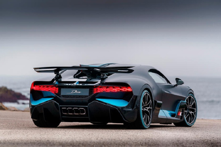 Lượng xe sản xuất cực thấp tạo nên độ khan hiếm và quý giá của Bugatti Divo. Ngoài ra, mỗi chiếc lại mang đặc điểm riêng do được chế tác thủ công, cá nhân hóa theo yêu cầu khách hàng.
