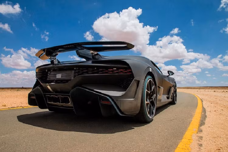 Hãng siêu xe Bugatti chưa công bố ngày tháng cụ thể giao siêu xe Divo, chỉ biết rằng khách hàng sẽ nhận được xe trong năm nay.