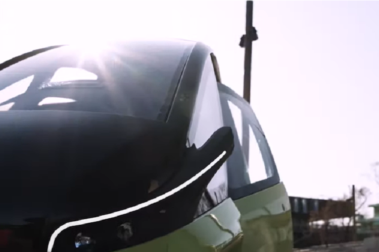 Cụ thể hơn, “tuyệt chiêu” của Triggo là khả năng thay đổi từ chiều rộng 148 cm sang 86 cm giữa lúc chạy trên đường. Nó có thể làm điều đó nhờ vào một khung gầm linh hoạt mà có thể thay đổi khoảng cách giữa hai bánh trước qua hai chế độ cài đặt khác nhau.