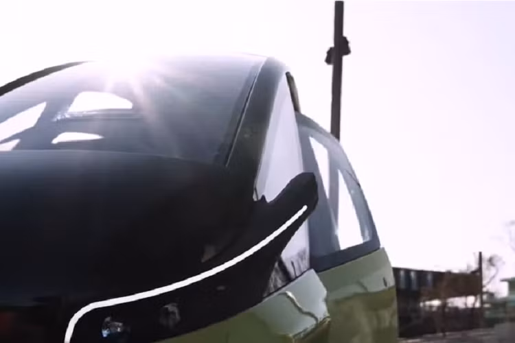 Cụ thể hơn, “tuyệt chiêu” của Triggo là khả năng thay đổi từ chiều rộng 148 cm sang 86 cm giữa lúc chạy trên đường. Nó có thể làm điều đó nhờ vào một khung gầm linh hoạt mà có thể thay đổi khoảng cách giữa hai bánh trước qua hai chế độ cài đặt khác nhau.