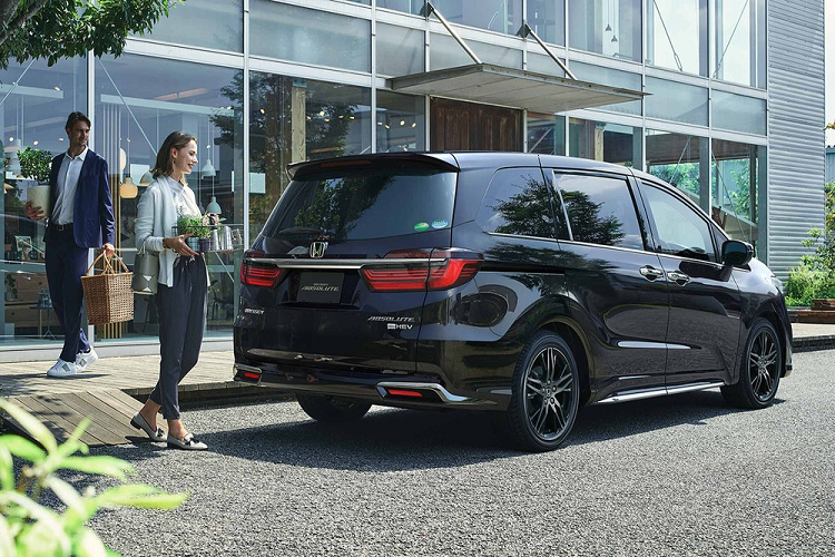 Cuối cùng là những trang bị an toàn nằm trong gói Honda Sensing tiêu chuẩn, bao gồm phanh khẩn cấp tự động, hệ thống kiểm soát hành trình thích ứng, cảnh báo chuyển làn đường, hỗ trợ giữ làn đường, cảnh báo điểm mù và cảnh báo phương tiện cắt ngang khi lùi. 