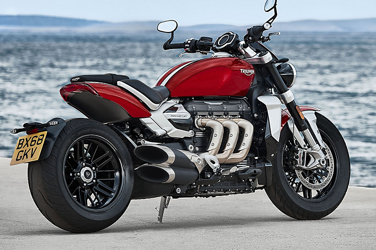 Sau khi ra mắt, Triumph Rocket 3 2020 tiếp tục cạnh tranh với Ducati Diavel, X Diavel và Yamaha V-Max. Theo một số nguồn tin, Triumph Rocket 3 2020 cũng sẽ được ra mắt tại Việt Nam trong tháng 3 này. Giá xe Triumph Rocket 3 2020 thế hệ mới tại Malaysia từ 31.400 USD (khoảng hơn 725 triệu đồng).