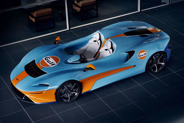 Giờ đây, McLaren cùng Gulf Oil tiếp tục cho ra mắt siêu xe mới mang phong cách Elva Gulf Theme do McLaren Special Operations (MSO) chế tạo. Điểm khác biệt giữa McLaren Elva Gulf Theme và Elva tiêu chuẩn chỉ là màu sơn trang trí.