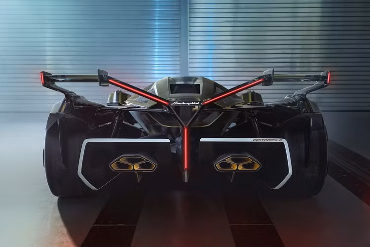 Phần đuôi của Lambo V12 GT Vision Gran Turismo nổi bật với cụm đèn LED cách điệu hình chữ Y, 2 cánh gió cỡ lớn tách biệt và cụm ống xả kép sơn màu đồng.