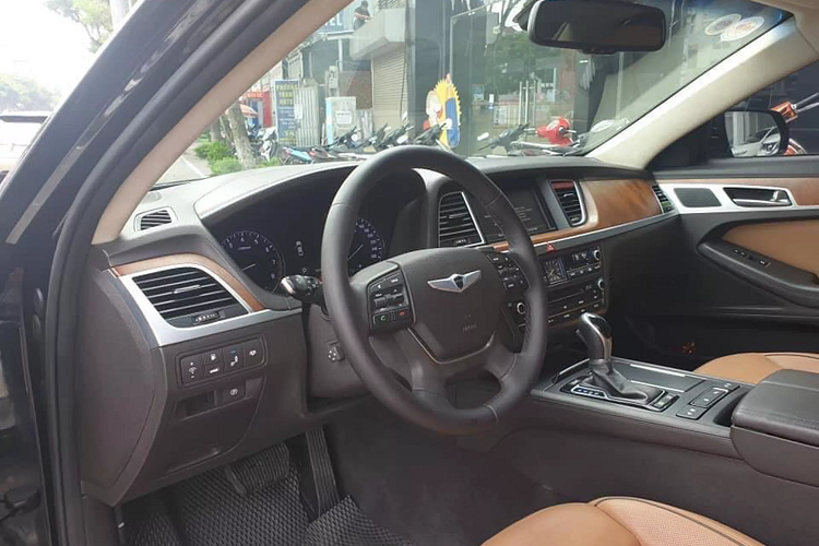 Tại Việt Nam, thương hiệu xe sang Genesis vẫn còn khá xa lạ với nhiều người, đa số khách mua xe sang tỏ ra e ngại với thương hiệu Genesis và chuyển sang các lựa chọn khác an toàn hơn. Doanh số thấp đã khiến TC Motor (trước đó là Hyundai Thành Công) đã ngừng phân phối xe Genesis từ nhiều năm qua.