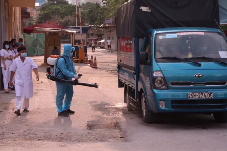 Niem vui truoc cong Benh vien E khi BN994 duoc rut khoi danh sach mac COVID-19-Hinh-4