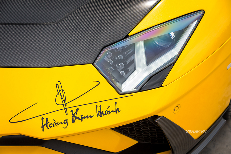 Bên cạnh đó, một chế độ lái hoàn toàn mới với tên gọi EGO được bổ sung cho Aventador S, bên cạnh 3 chế độ quen thuộc là Strada, Sport và Corsa. Với chế độ EGO, người lái có thể tùy chỉnh thiết lập của vô lăng, động cơ, hộp số và hệ thống treo để phù hợp nhất với phong cách lái xe của họ.