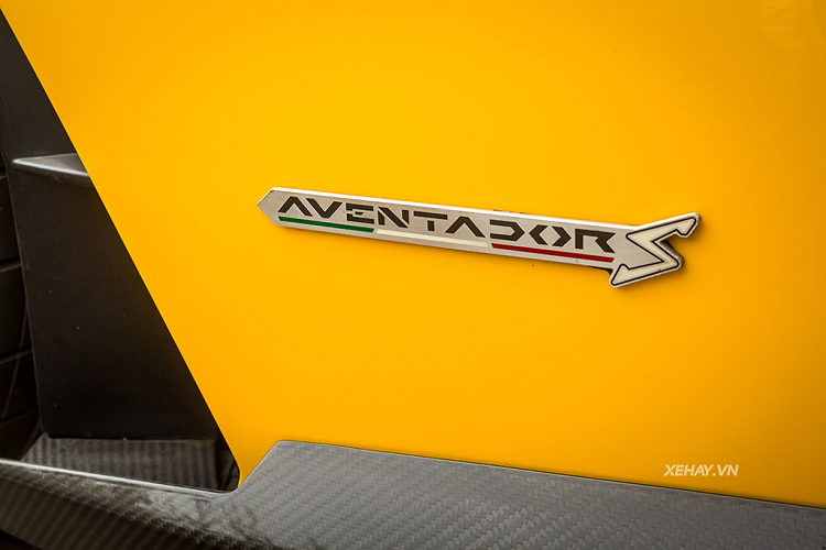 Theo đội ngũ thiết kế tại Lamborghini Centro Stile, nhờ những thay đổi tập trung vào tính khí động học này, Lamborghini Aventador S LP740-4 sở hữu lực ép xuống mặt đường tăng 130% ở cầu trước so với phiên bản thường. Trong khi đó, lực ép xuống mặt đường ở đuôi xe tăng 50% nếu cánh gió vào vị trí tối ưu hóa. Khi cánh gió ở chế độ Low Drag, lực ép xuống mặt đường thậm chí còn tăng tới 400%.