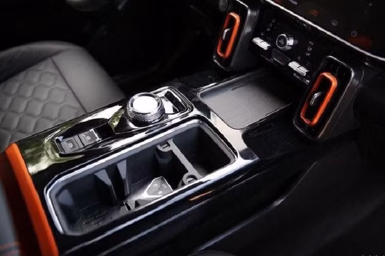 Theo một số nguồn tin, "Đại Khuyển" sẽ có 2 tùy chọn động cơ xăng 4 xi-lanh, tăng áp, tại thị trường Trung Quốc. Đầu tiên là động cơ 1,5 lít, sản sinh công suất tối đa 169 mã lực. Trong tương lai, xe sẽ được bổ sung động cơ 2.0 lít với hệ dẫn động 4 bánh và khóa vi sai cầu sau. Ngoài ra, Haval DaGou còn có 6 chế độ lái, bao gồm Economy, Standard, Sports, Sand, Mud và Snow.