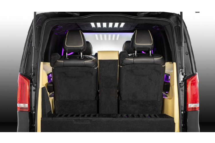 Schawe thậm chí còn bổ sung thêm rượu whiskey mạch nha cho khoang cabin của V-Class.