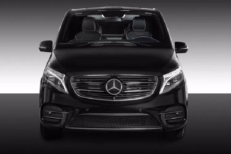 Ở bên ngoài, Mercedes V-Class của Schawe không khác biệt quá nhiều so với phiên bản tiêu chuẩn, ngoại trừ bộ lazang 7 chấu kép cỡ 19 inch. Video: 'Nội soi' xế hộp Mercedes V-Class hạng sang (Nguồn: VTC).