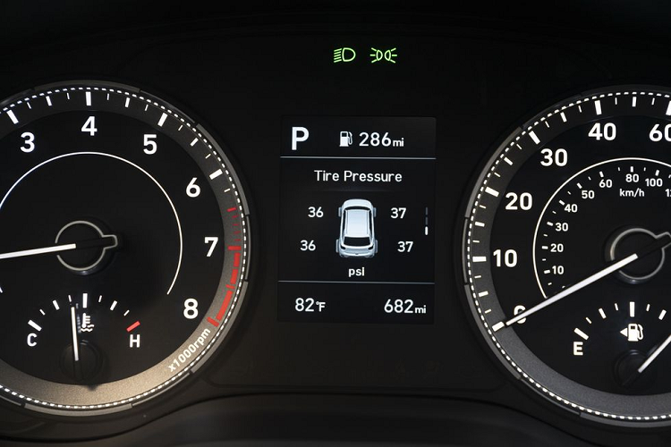 Nguồn cung cấp sức mạnh cho Hyundai Venue 2021 tại thị trường Philippines là động cơ xăng Gamma 4 xi-lanh, hút khí tự nhiên, dung tích 1,6 lít, sản sinh công suất tối đa 123 mã lực tại tua máy 4.300 vòng/phút và mô-men xoắn cực đại 151 Nm tại tua máy 4.850 vòng/phút. Động cơ chỉ kết hợp với hộp số tự động 6 cấp, không có hộp số sàn.