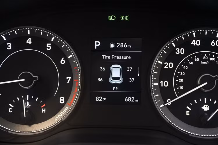 Nguồn cung cấp sức mạnh cho Hyundai Venue 2021 tại thị trường Philippines là động cơ xăng Gamma 4 xi-lanh, hút khí tự nhiên, dung tích 1,6 lít, sản sinh công suất tối đa 123 mã lực tại tua máy 4.300 vòng/phút và mô-men xoắn cực đại 151 Nm tại tua máy 4.850 vòng/phút. Động cơ chỉ kết hợp với hộp số tự động 6 cấp, không có hộp số sàn.