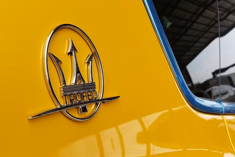 Dòng xe SUV hạng sang Maserati Levante hiện nay có tất cả 4 phiên bản nhưng chỉ có bản tiêu chuẩn và Maserati Levante S được nhiều người mê xe tại Việt Nam biết đến. Riêng phiên bản Maserati Levante GTS và đỉnh cao nhất là Maserati Levante Trofeo lại ít được quan tâm. Chính vì ít người để mắt đến nên mẫu xe Maserati Levante Trofeo rất có thể đã nhanh chóng lọt vào mắt xanh của Minh Nhựa.