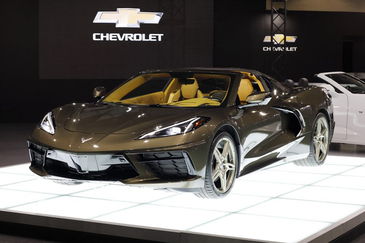 Giá bán Chevrolet Corvette 2020 sẽ bắt đầu từ 11,8 triệu Yên (108.000 USD - khoảng hơn 2,5 tỷ đồng) cho bản 2LT và 14 triệu Yên (128.000 USD - khoảng 2,96 tỷ đồng) cho phiên bản 3LT. Cấu hình cao cấp hơn, Z51 với sức mạnh 495 mã lực không được công bố giá bán.