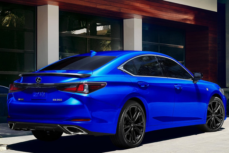 Điều này có được là nhờ hệ thống Torque Control AWD phân bổ trực tiếp 50% lực kéo tới bánh sau khi bánh trước bắt đầu có hiện tượng trơn trượt. Khi không sử dụng, xe sẽ tự ngắt chế độ AWD để tiết kiệm nhiên liệu.