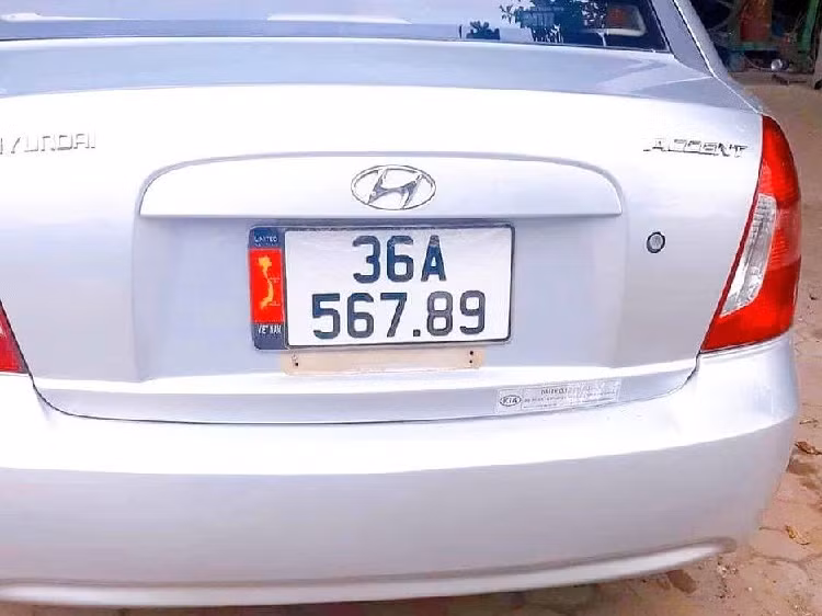 Hyundai Accent 200 trieu, trung 